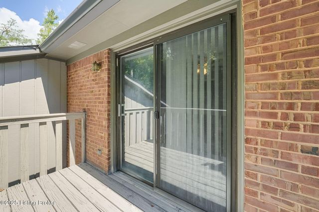 5501 Forest Lake Dr, Prospect, KY 40059