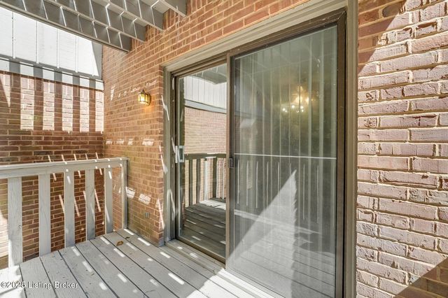 5501 Forest Lake Dr, Prospect, KY 40059