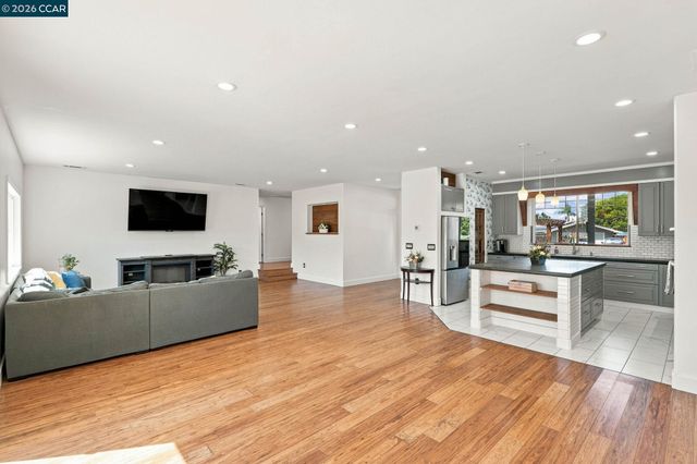 1704 Denkinger Rd., Concord, CA 94521