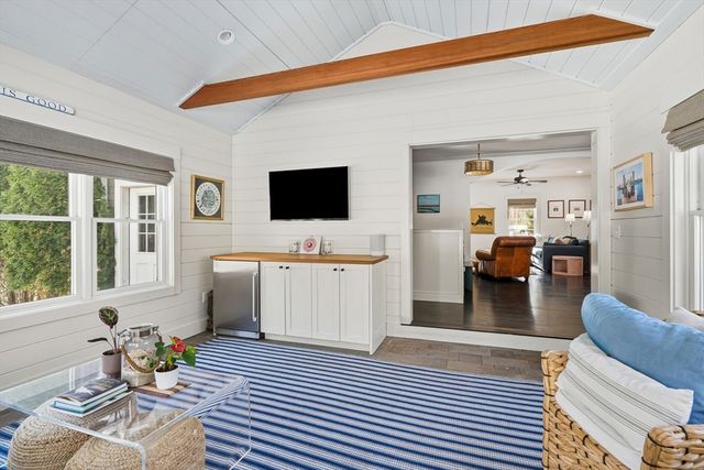 241 Daggett Avenue, Tisbury, MA 02568