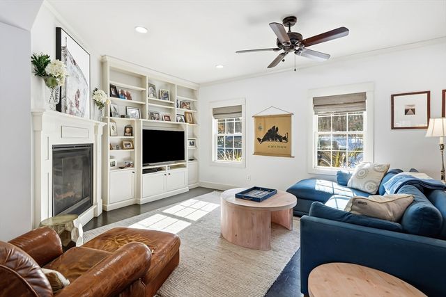 241 Daggett Avenue, Tisbury, MA 02568