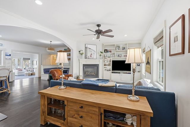 241 Daggett Avenue, Tisbury, MA 02568