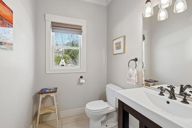 241 Daggett Avenue, Tisbury, MA 02568