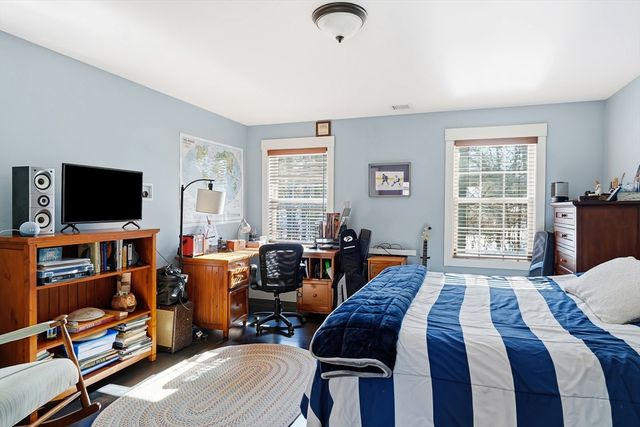 241 Daggett Avenue, Tisbury, MA 02568