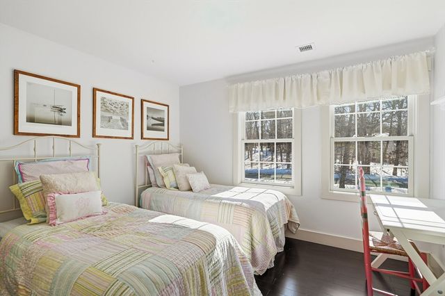 241 Daggett Avenue, Tisbury, MA 02568