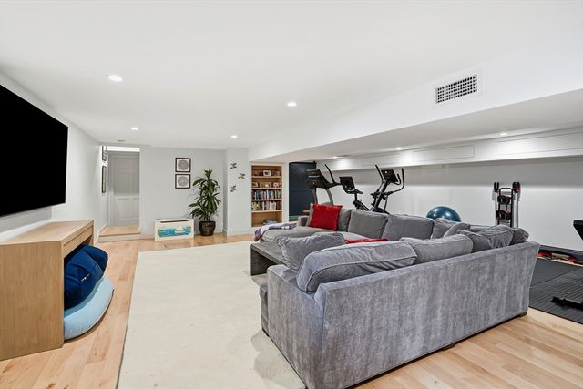 241 Daggett Avenue, Tisbury, MA 02568