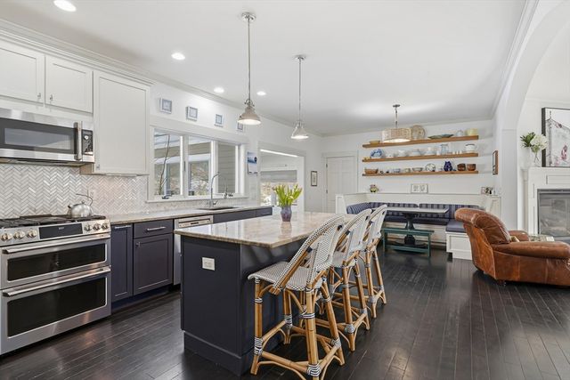 241 Daggett Avenue, Tisbury, MA 02568