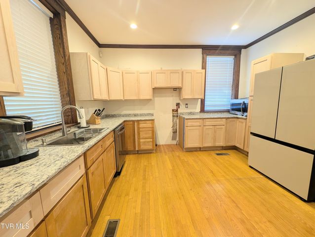 221 East Main Street, Clintwood, VA 24228