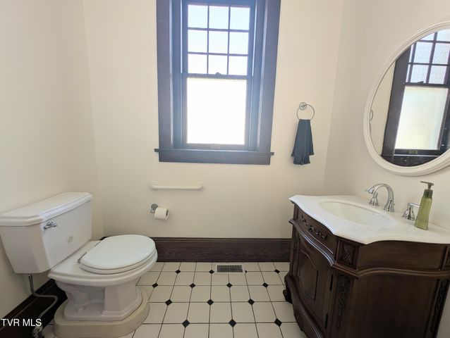 221 East Main Street, Clintwood, VA 24228
