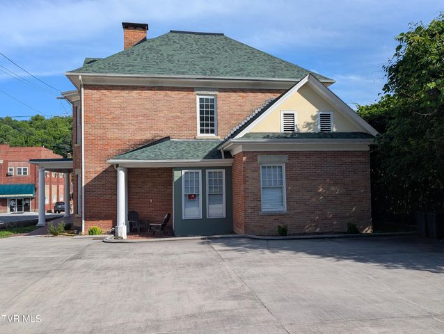 221 East Main Street, Clintwood, VA 24228