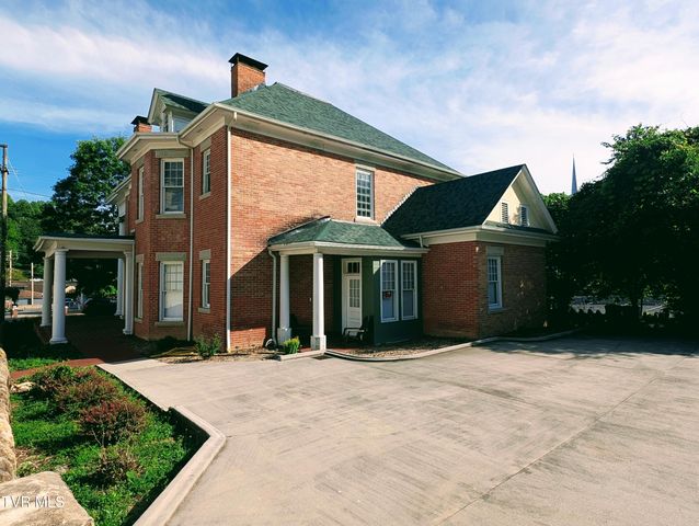 221 East Main Street, Clintwood, VA 24228