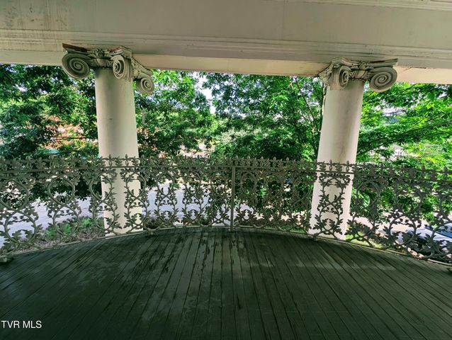 221 East Main Street, Clintwood, VA 24228