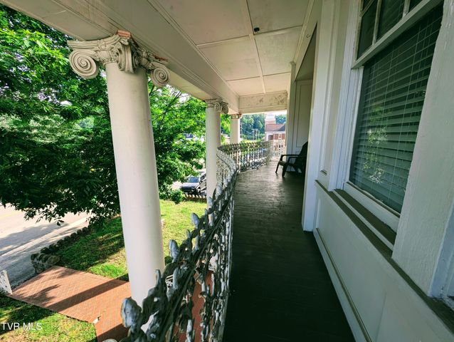 221 East Main Street, Clintwood, VA 24228