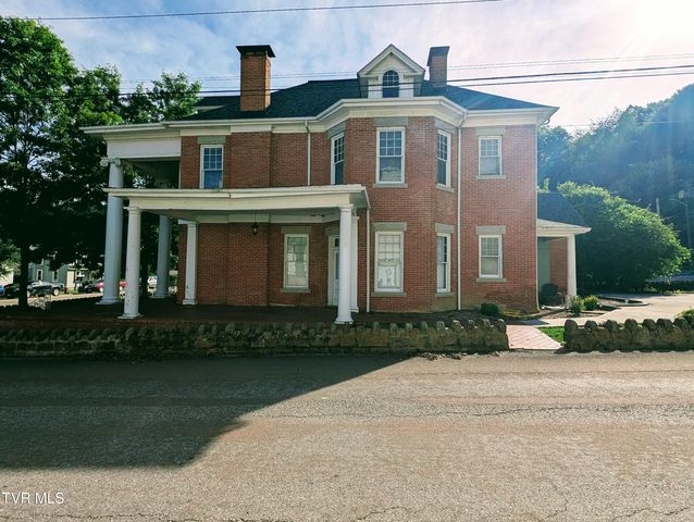 221 East Main Street, Clintwood, VA 24228
