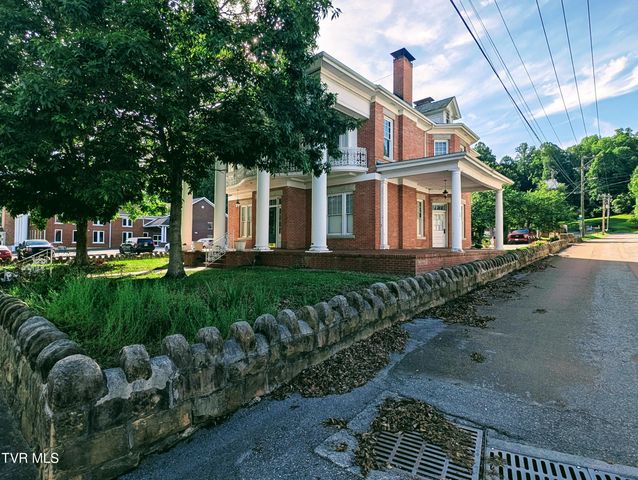 221 East Main Street, Clintwood, VA 24228
