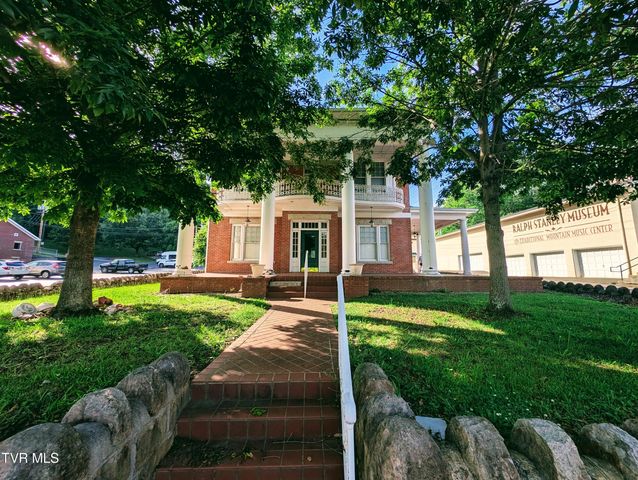 221 East Main Street, Clintwood, VA 24228