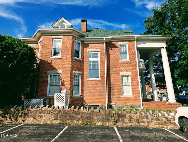 221 East Main Street, Clintwood, VA 24228