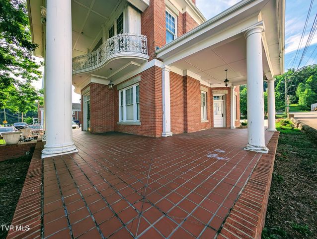 221 East Main Street, Clintwood, VA 24228