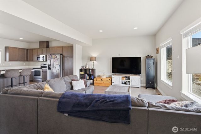 2247 S Mystical Loop, East Wenatchee, WA 98802