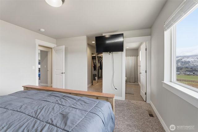 2247 S Mystical Loop, East Wenatchee, WA 98802