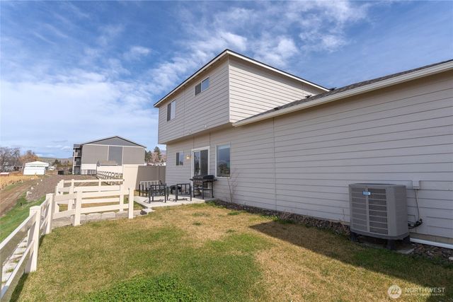 2247 S Mystical Loop, East Wenatchee, WA 98802