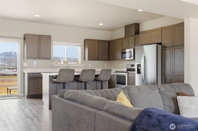 2247 S Mystical Loop, East Wenatchee, WA 98802