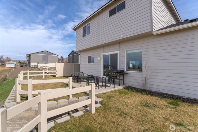 2247 S Mystical Loop, East Wenatchee, WA 98802