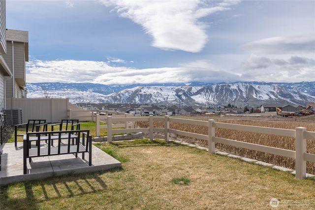 2247 S Mystical Loop, East Wenatchee, WA 98802