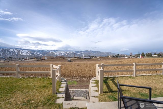 2247 S Mystical Loop, East Wenatchee, WA 98802