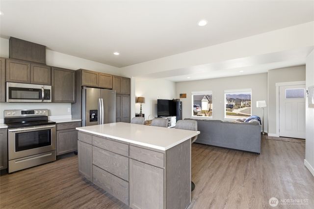 2247 S Mystical Loop, East Wenatchee, WA 98802