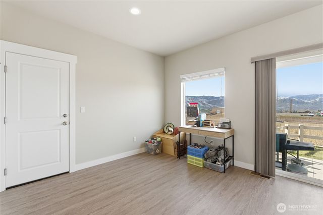 2247 S Mystical Loop, East Wenatchee, WA 98802