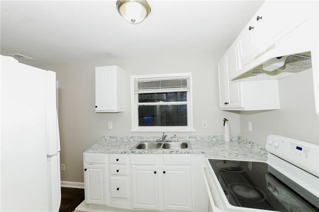 2190 Swallow SE Circle, Atlanta, GA 30315