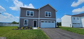 69 GRAYLING RD, Inwood, WV 25428