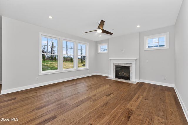 10 Scarlet Street, Clifton Park, NY 12065