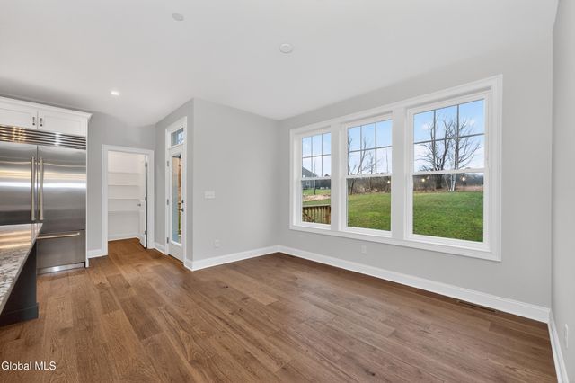 10 Scarlet Street, Clifton Park, NY 12065