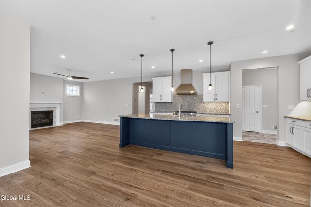 10 Scarlet Street, Clifton Park, NY 12065