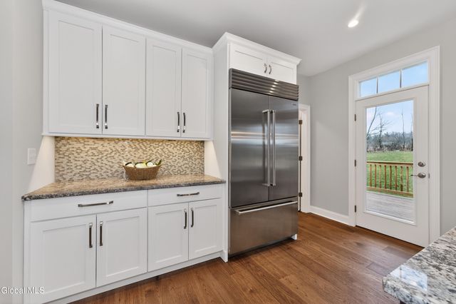 10 Scarlet Street, Clifton Park, NY 12065