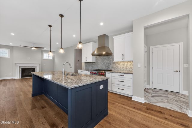 10 Scarlet Street, Clifton Park, NY 12065