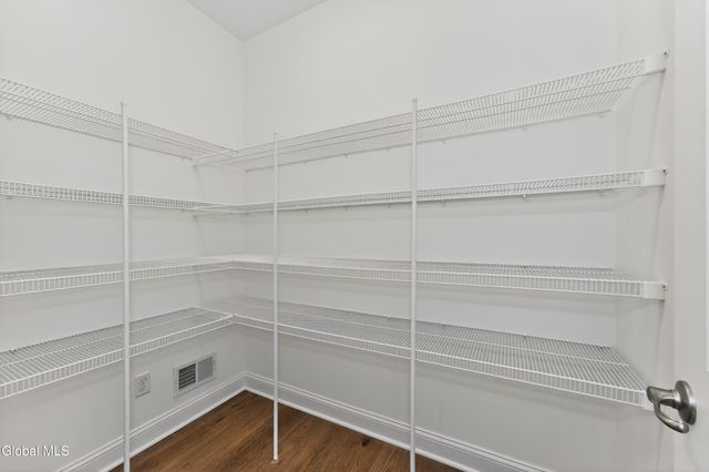 10 Scarlet Street, Clifton Park, NY 12065