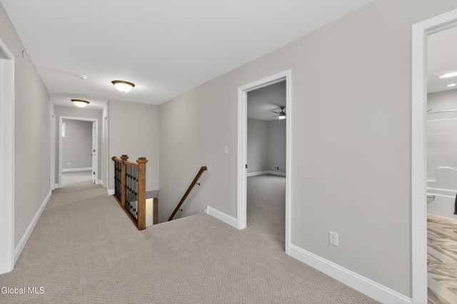 10 Scarlet Street, Clifton Park, NY 12065