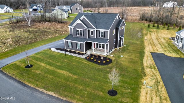 10 Scarlet Street, Clifton Park, NY 12065