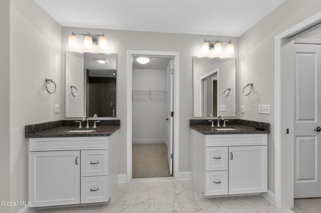 10 Scarlet Street, Clifton Park, NY 12065