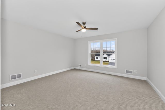 10 Scarlet Street, Clifton Park, NY 12065