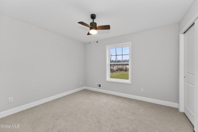 10 Scarlet Street, Clifton Park, NY 12065