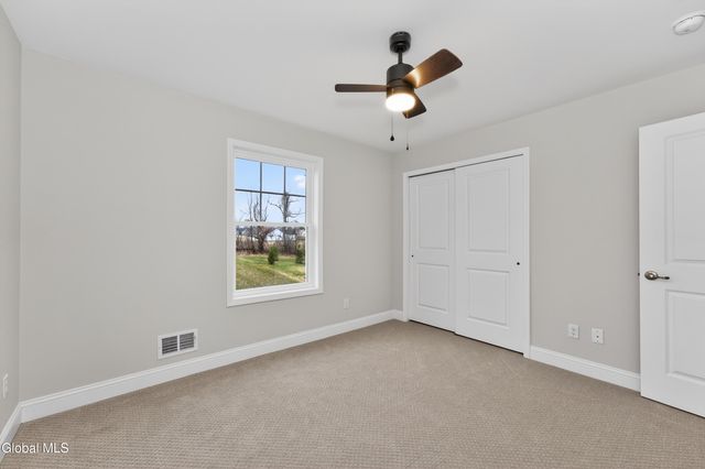 10 Scarlet Street, Clifton Park, NY 12065