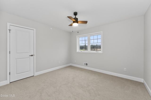 10 Scarlet Street, Clifton Park, NY 12065