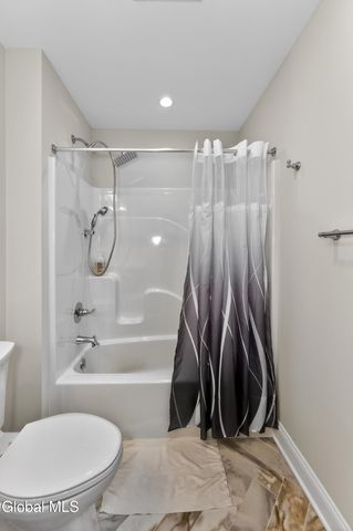 10 Scarlet Street, Clifton Park, NY 12065