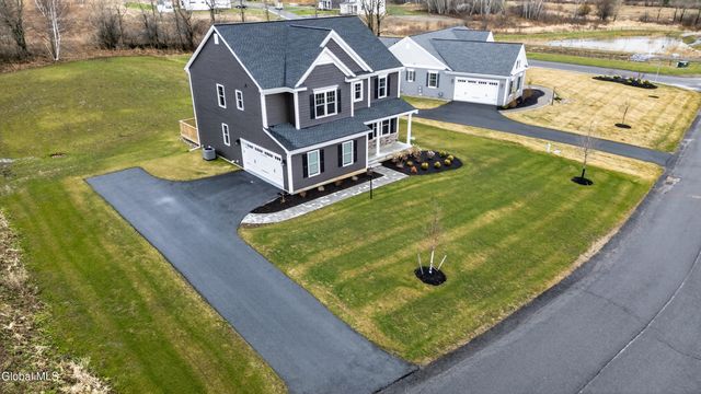 10 Scarlet Street, Clifton Park, NY 12065