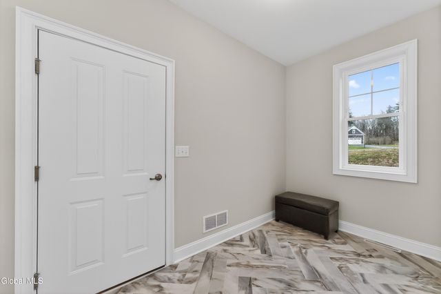 10 Scarlet Street, Clifton Park, NY 12065