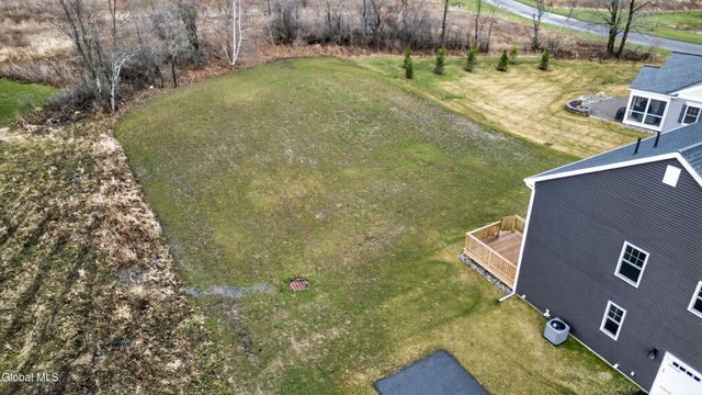 10 Scarlet Street, Clifton Park, NY 12065